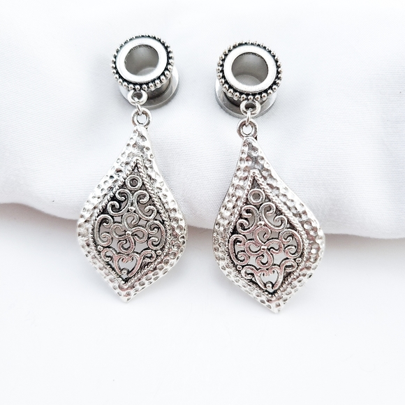Boutique Jewelry - ➕NWOT➕ 00g Silver Dangle Tunnels, Plugs, Guages